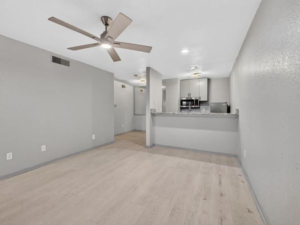 1810 N Garrett Avenue , Unit 124, Dallas, TX 75206