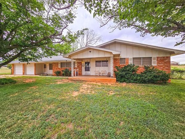 1002 Ridgecrest Street , Sweetwater, TX 79556