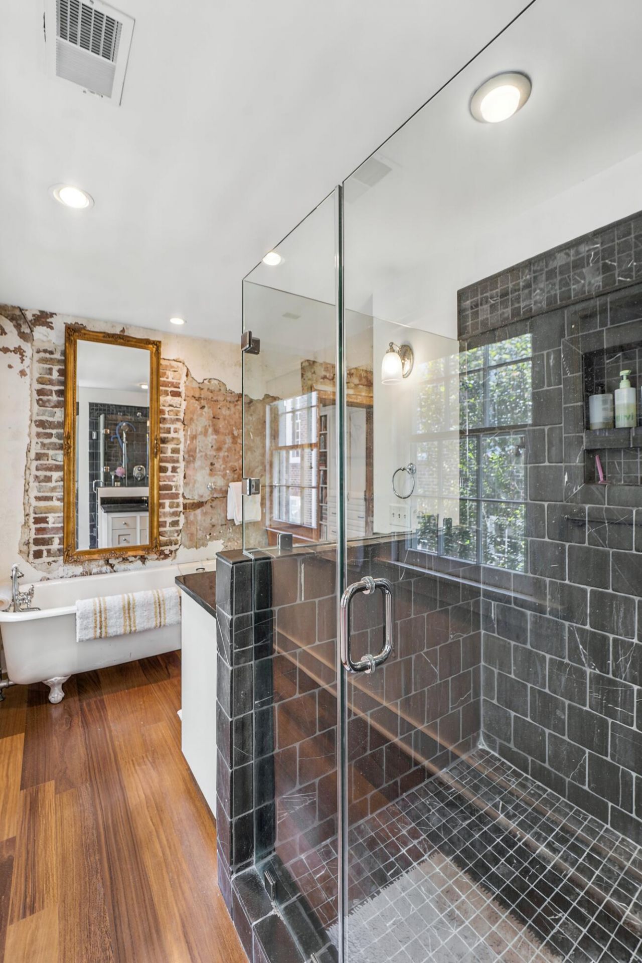 35 Wentworth Street Photo 34