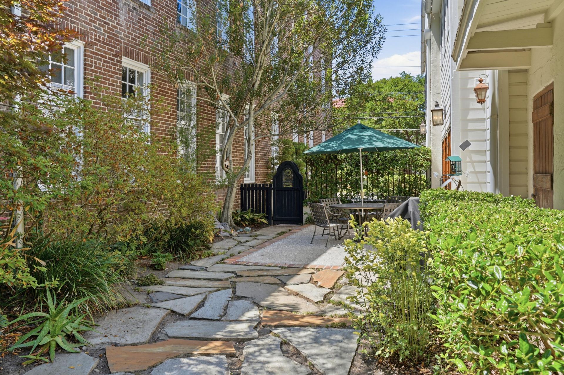 35 Wentworth Street Photo 4