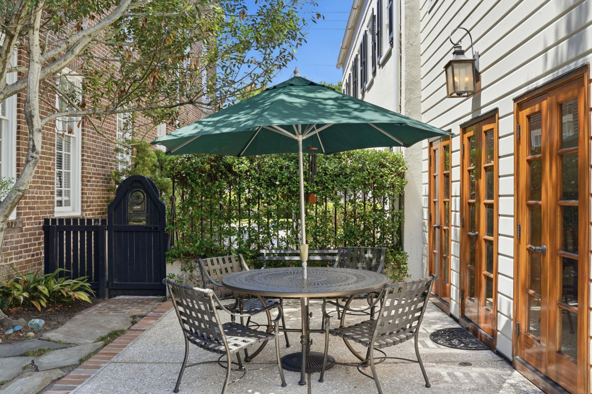 35 Wentworth Street Photo 49