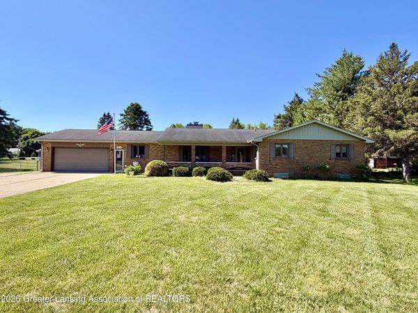 1616 E Clinton , Charlotte, MI 48813