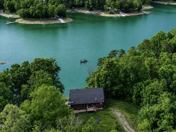 2145 Stillhouse Rd, Dandridge, TN 37725