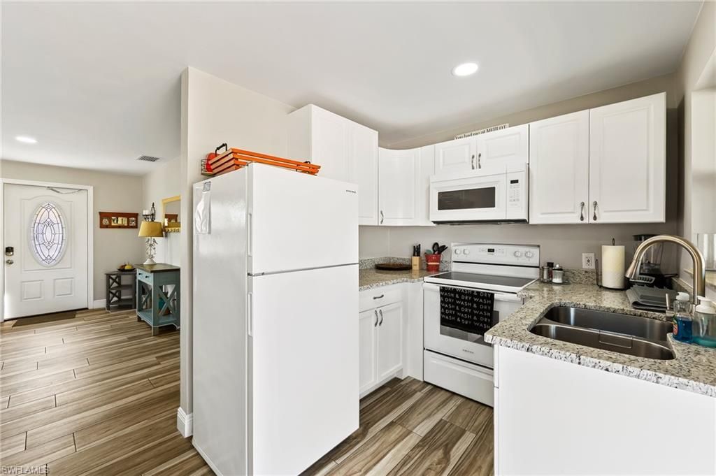 668 97th Ave N, Naples, FL 34108 Photo