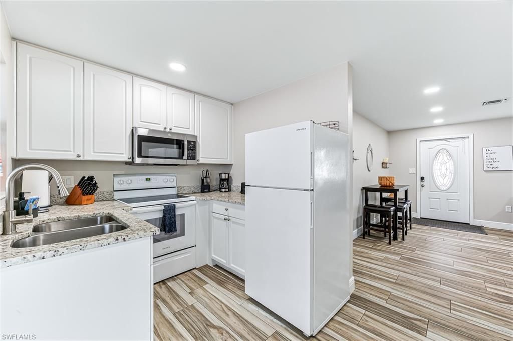 668 97th Ave N, Naples, FL 34108 Photo