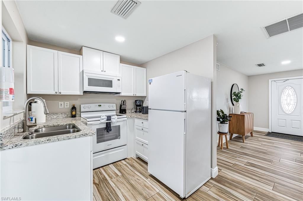 668 97th Ave N, Naples, FL 34108 Photo
