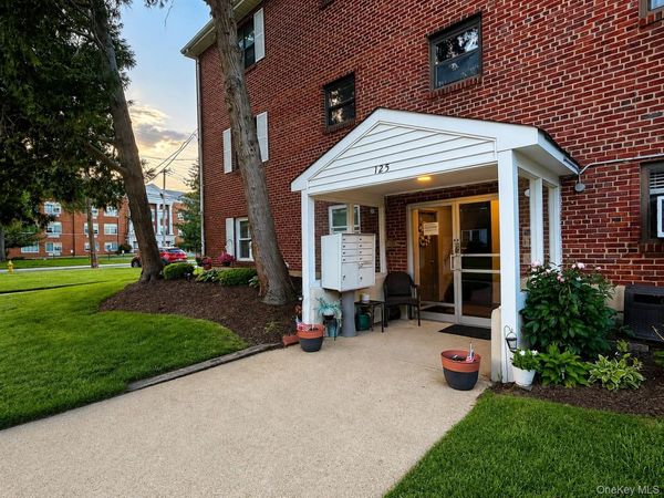 125 Park Avenue , Unit B1, Amityville, NY 11701