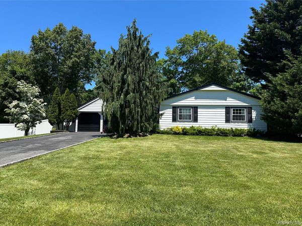 11 Gallatin Drive , Dix Hills, NY 11746