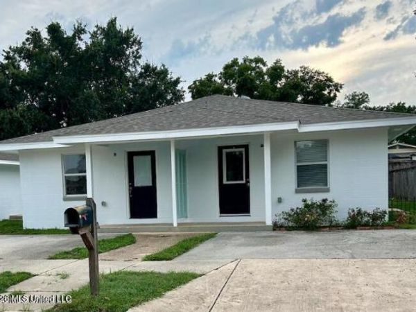 141 Pine Grove Avenue, Biloxi, MS 39531