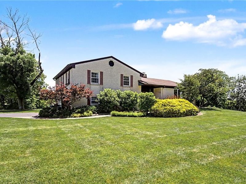 174 Marbrook Drive, Dayton, OH 45429 Photo 2