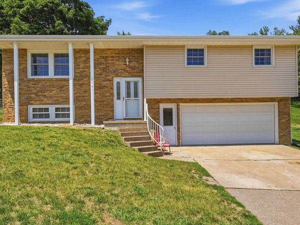 2761 Balboa Drive, Dubuque, IA 52001