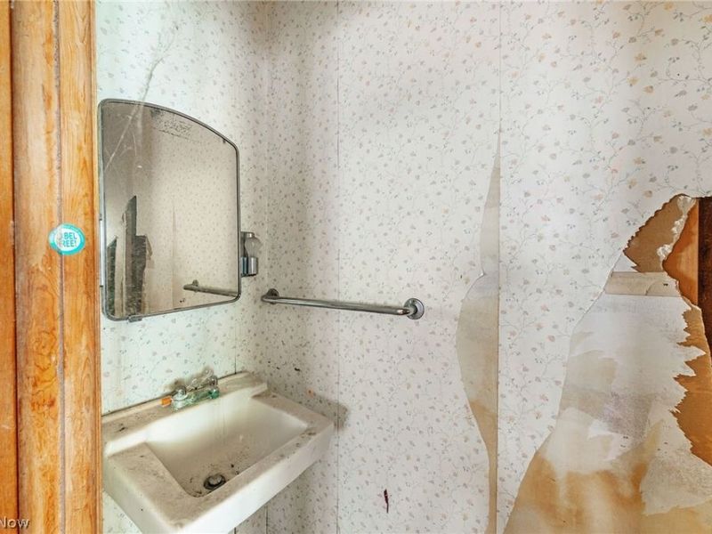 70 W 5th Street , Berea, OH 44017 Photo 5