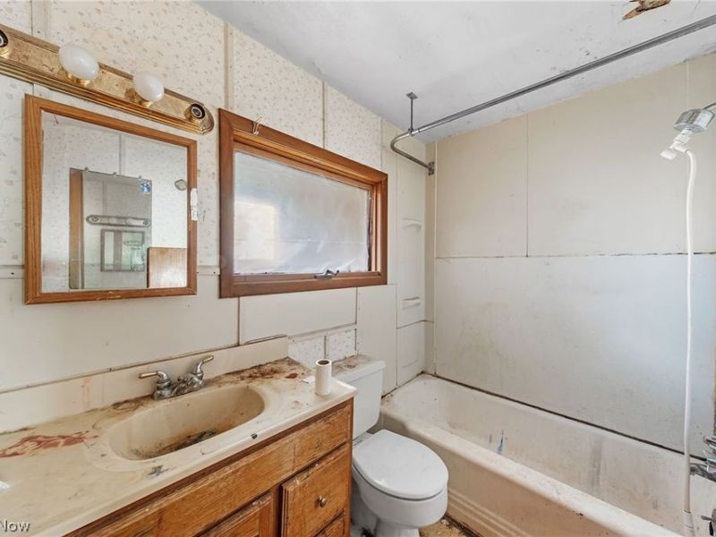 70 W 5th Street , Berea, OH 44017 Photo 9