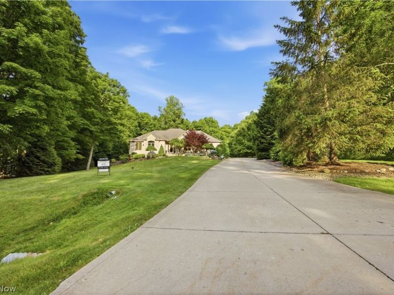 11565 Robin Wood Lane, Chagrin Falls, OH 44023 Photo 2