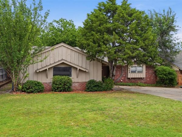 1409 NW 63rd Road, Nichols Hills, OK 73116
