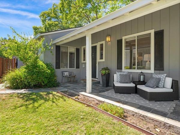 991 Lincoln Avenue , Palo Alto, CA 94301