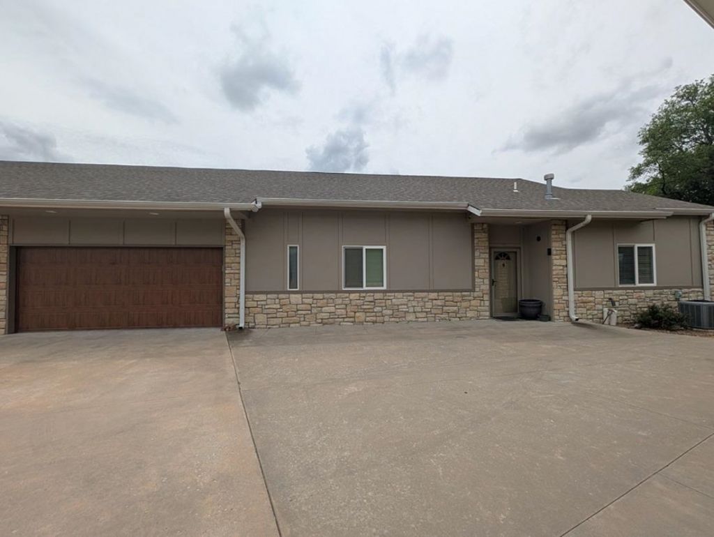 1307 N Hamilton Dr Unit F, Derby, KS 67037 Main Photo