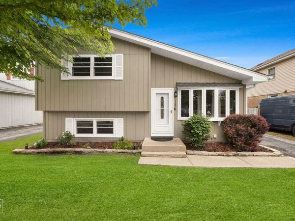 167 Ridgewood Avenue , Bensenville, IL 60106
