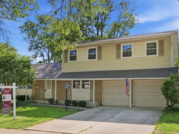 828 N Glenn Drive , Palatine, IL 60074