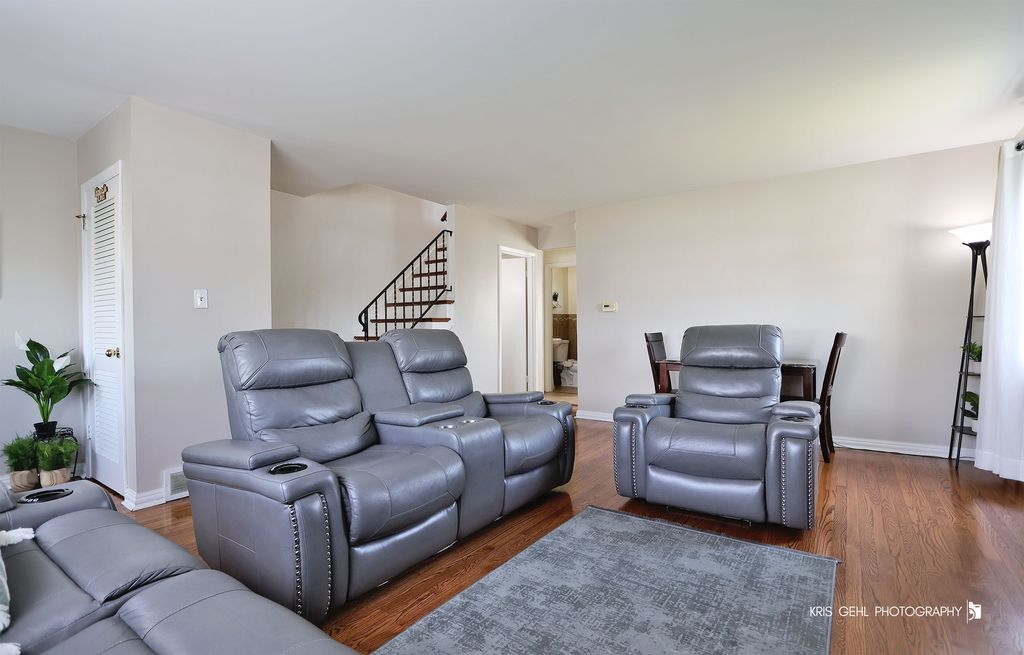 9550 Potter Road , Des Plaines, IL 60016 Main Photo