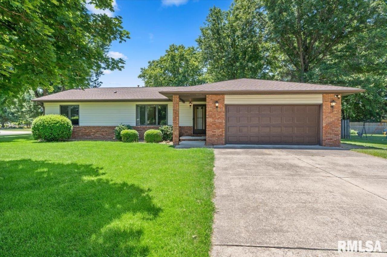 18 Macbride Road, Springfield, IL 62712 Main Photo