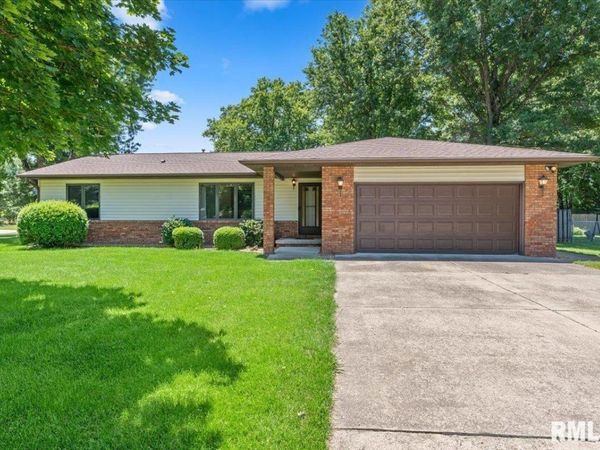 18 MacBride Road, Springfield, IL 62712