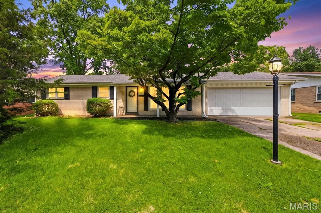 513 Longview Drive, Belleville, IL 62223 Main Photo