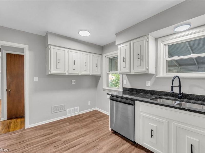 20051 Green Oak Drive , Euclid, OH 44117 Photo 6