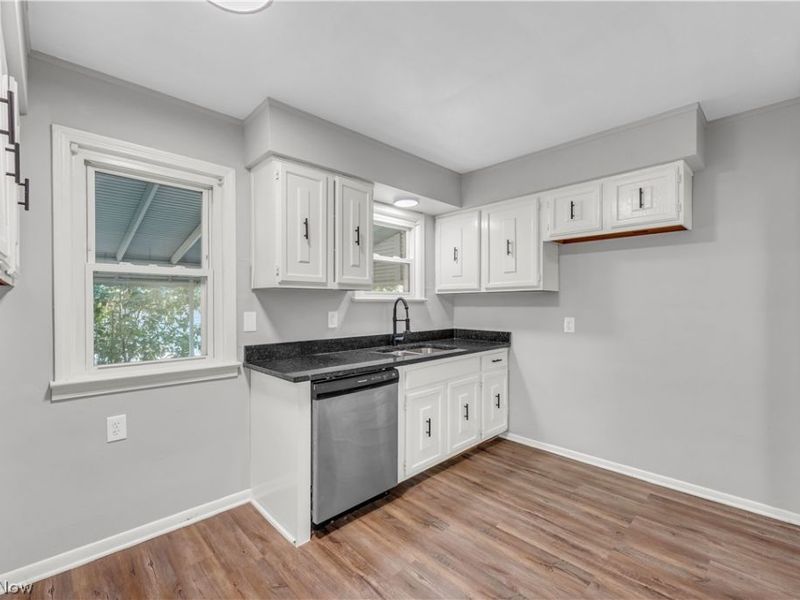 20051 Green Oak Drive , Euclid, OH 44117 Photo 8