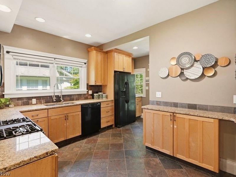 20675 Almar Drive, Shaker Heights, OH 44122 Photo 4