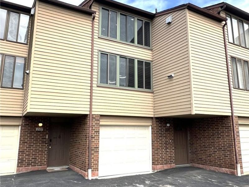 2129 Penguin Avenue , Akron, OH 44319 Photo 1