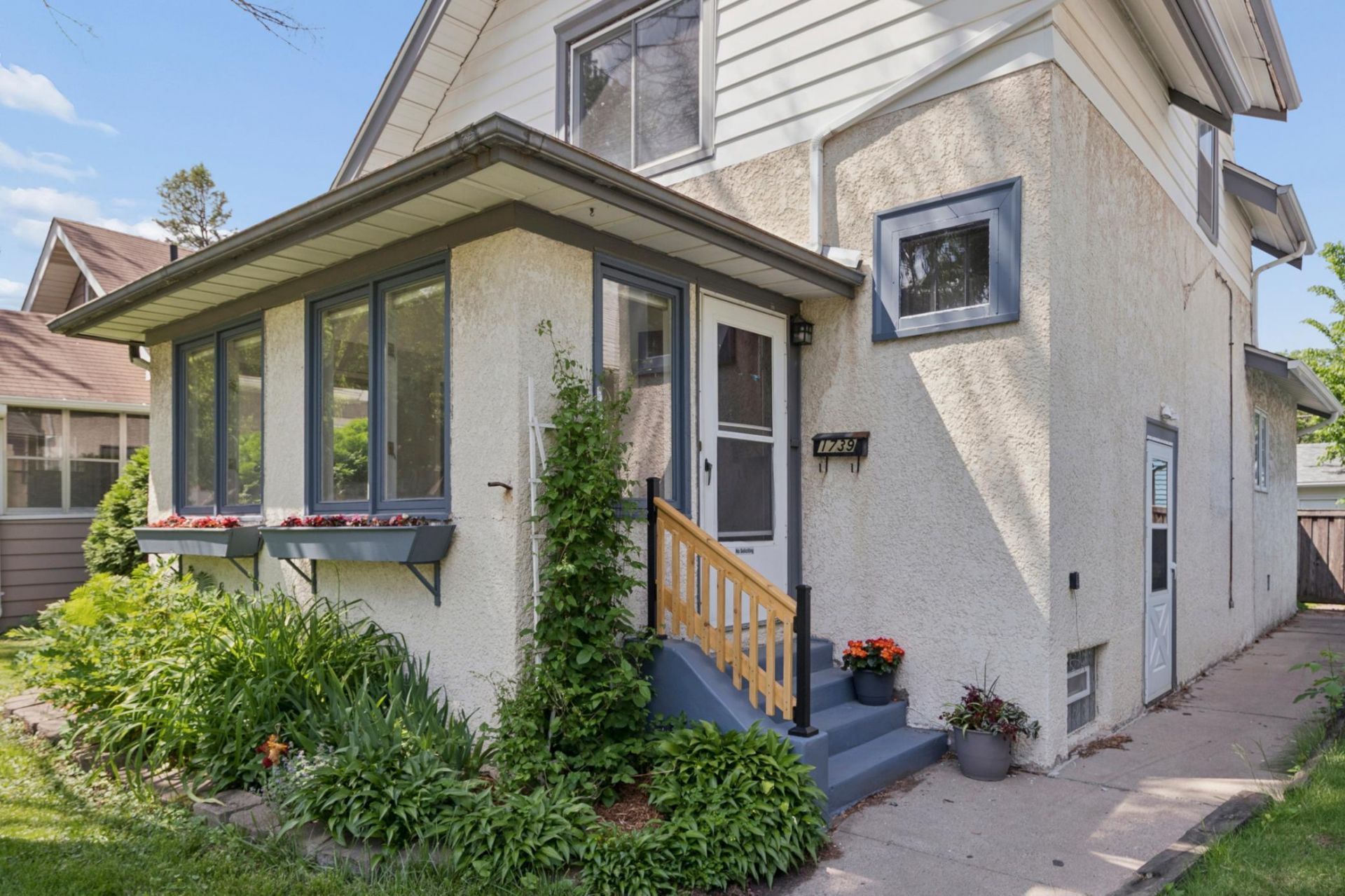 1739 Palace Avenue , Saint Paul, MN 55105