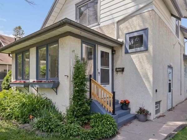 1739 Palace Avenue, Saint Paul, MN 55105