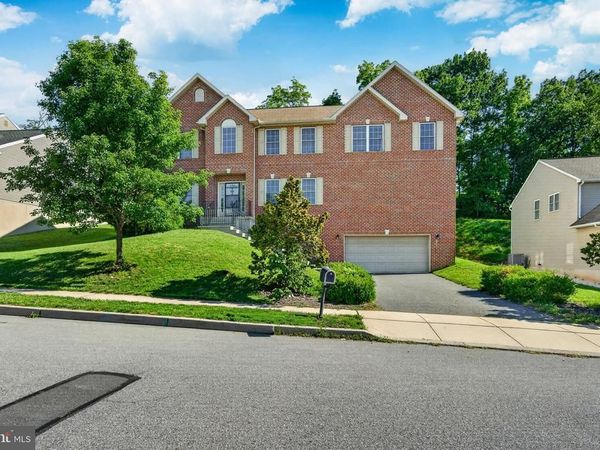 15 SAWGRASS DRIVE, READING, PA 19606