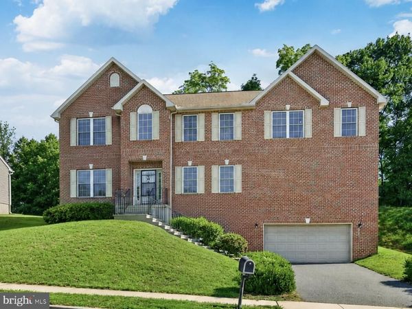 15 SAWGRASS DRIVE, READING, PA 19606