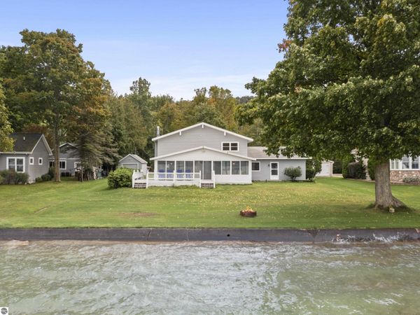 6910 Carter Road, Beulah, MI 49617
