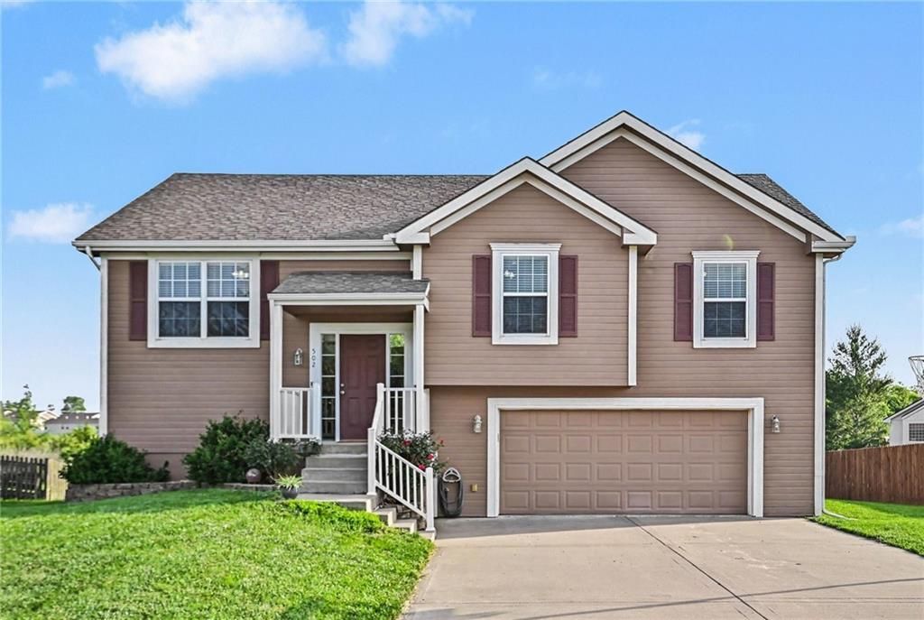 502 Lake Meadows Drive, Smithville, MO 64089 Main Photo