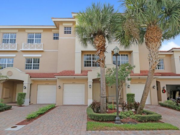 4711 Artesa Way E, Palm Beach Gardens, FL 33418