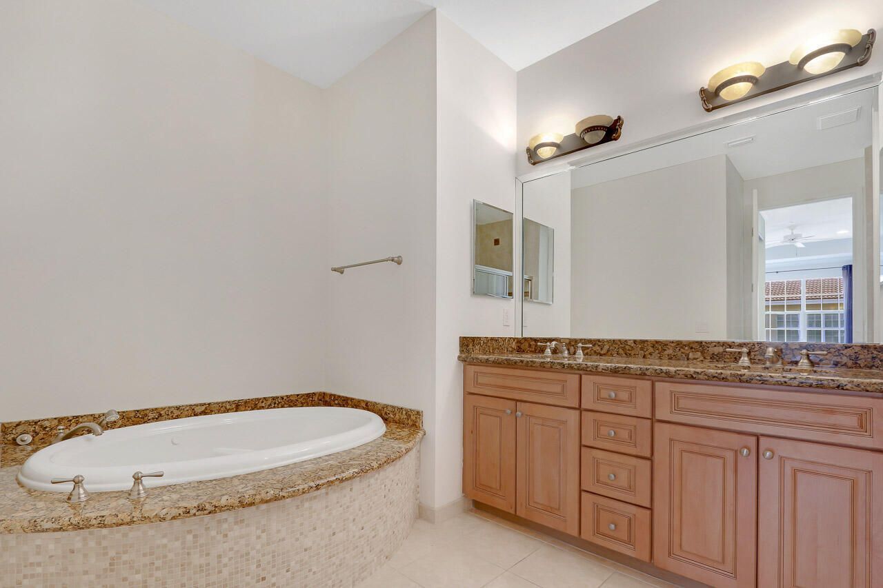 4711 Artesa Way E, Palm Beach Gardens, FL 33418 Photo