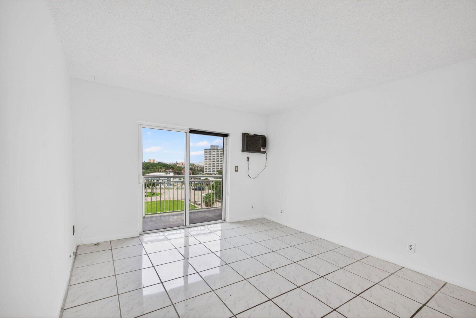 720 Orton Avenue, Unit 704, Fort Lauderdale, FL 33304 Photo
