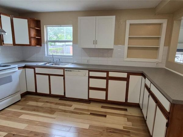 425 40TH AVENUE NE, ST PETERSBURG, FL 33703