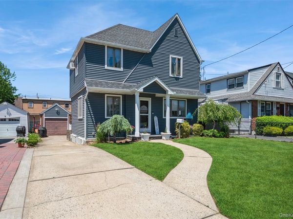 24 Commonwealth Street , Franklin Square, NY 11010