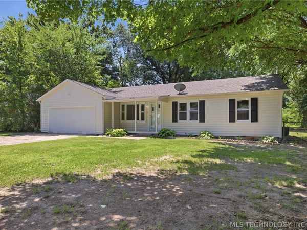 111 Irving Street , Pryor, OK 74361