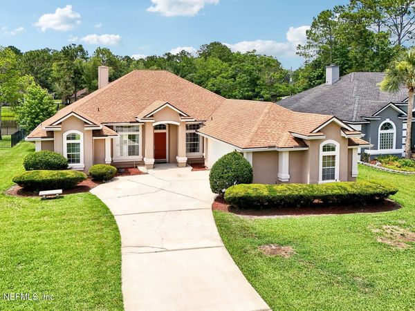 392 MAPLEWOOD Drive, St. Johns, FL 32259