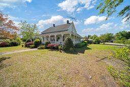 131 NW Pine Street photo 4