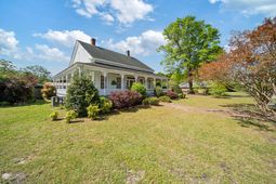 131 NW Pine Street photo 4