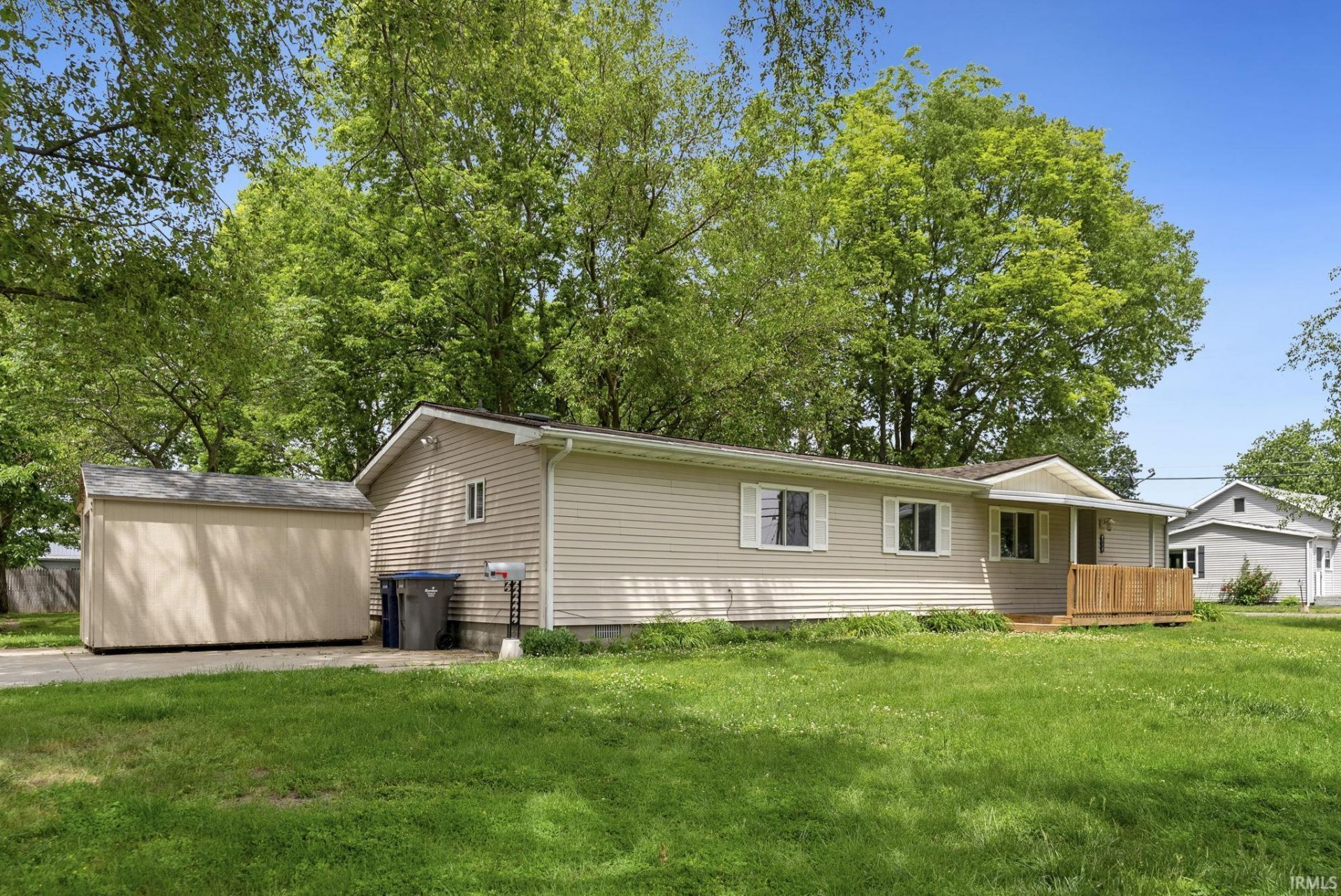 1047 E Smith Street, Warsaw, IN 46580 Main Photo
