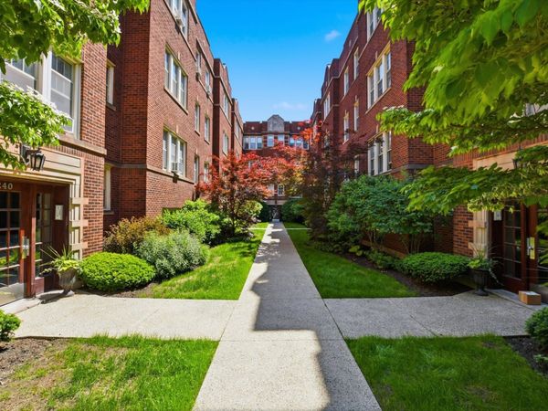240 S MAPLE Avenue, Unit 1W, Oak Park, IL 60302