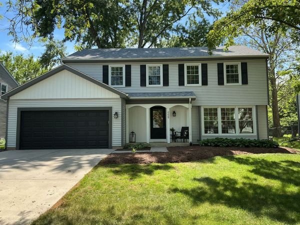 2229 Woodland Circle, Naperville, IL 60565