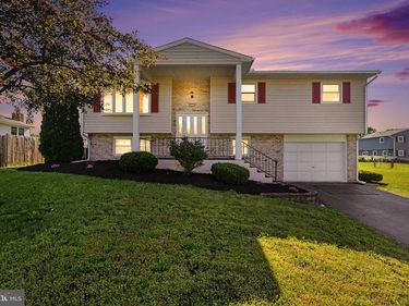 1911 MARY LANE, CARLISLE, PA 17013